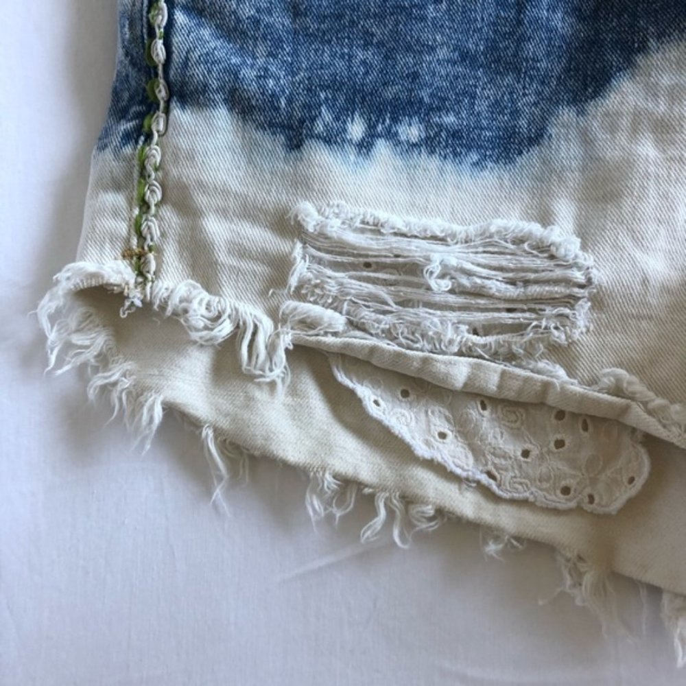 Free People Dip Dye Embroidered Denim Shorts Size 27 - Picture 4 of 6